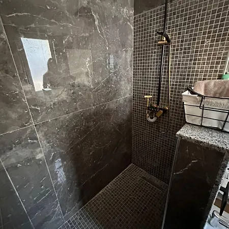 Apartman 22 *